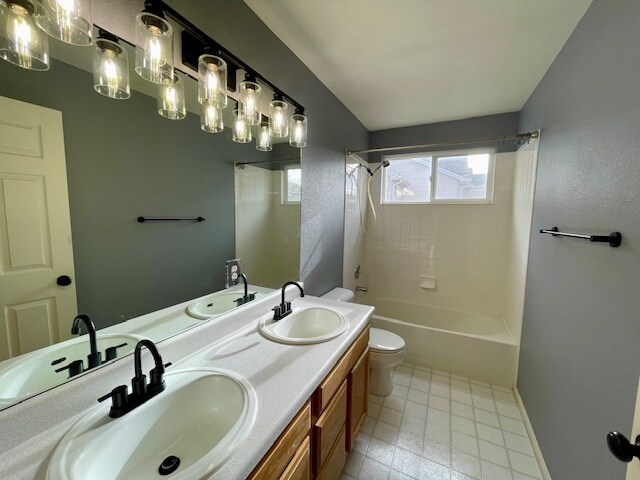 Building Photo - 5914 S Ukraine St