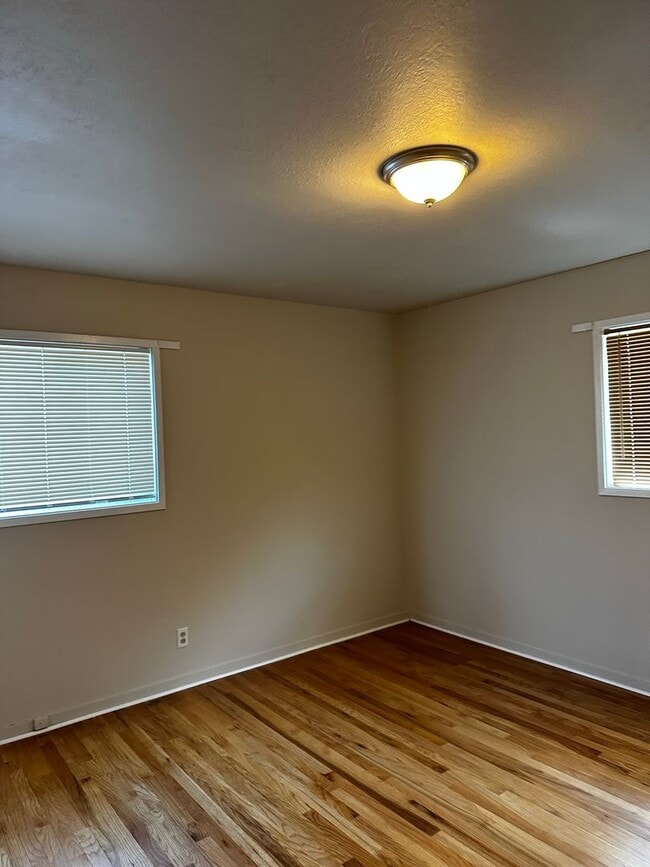 Building Photo - 3 Bedroom Home