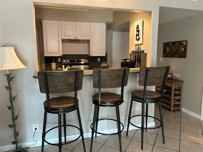 Building Photo - 900 River Reach Dr