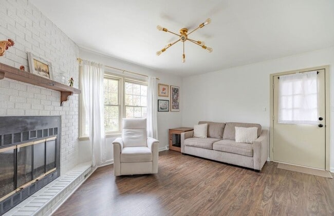 Building Photo - 3BR/2BA Home w/Finished Basement for Rent in Jtown!