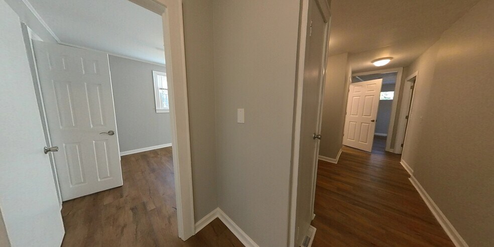 Building Photo - 517 Lois Ln