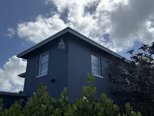 Building Photo - 131 E 27th St