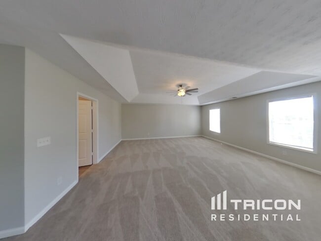 Building Photo - 2556 Tolliver Dr