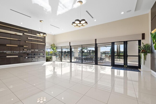 Building Photo - 10537 W 32nd Ln