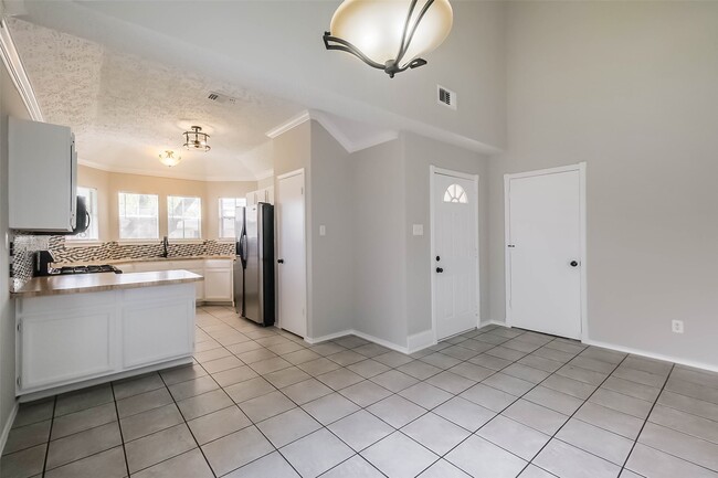 Building Photo - 15243 Peachmeadow Ln