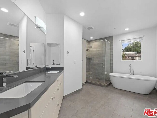 Building Photo - 11912 Laurelwood Dr