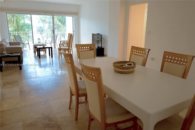 Building Photo - 500 Bayview Dr