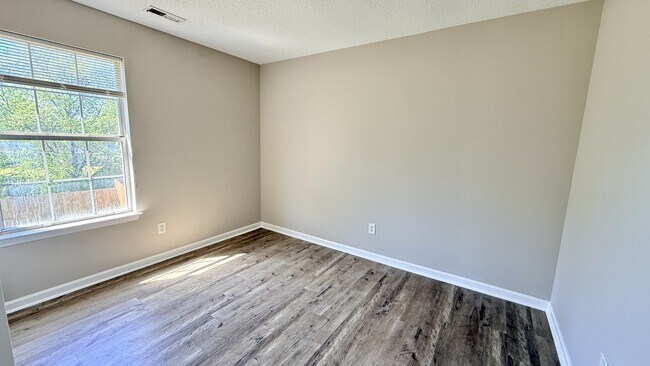 Building Photo - 2531 Clovis Rd SW