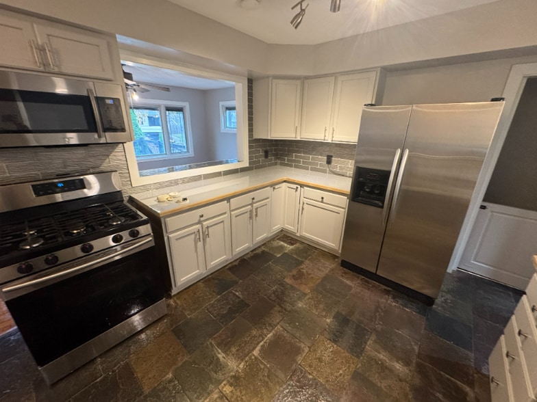 Building Photo - 830 25th St