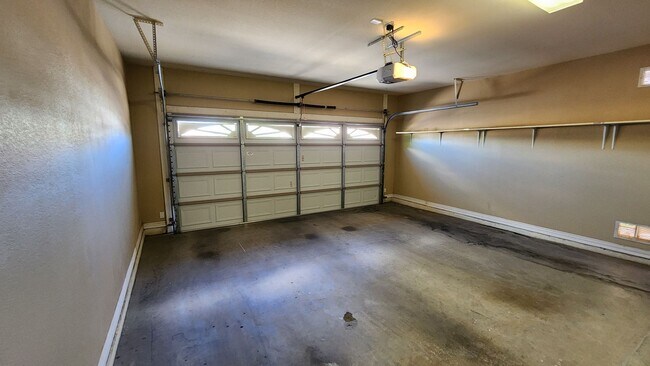 Building Photo - 3 Bedroom Home in Dobson Place Community N...