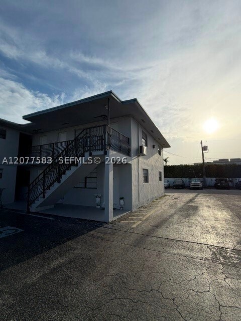 Building Photo - 4590 SW 67th Ave
