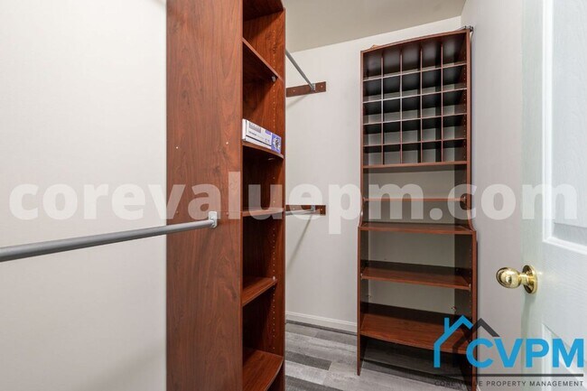 Building Photo - 806 Emory Ct
