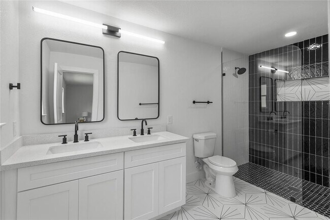 Building Photo - 702 Cedar Ln