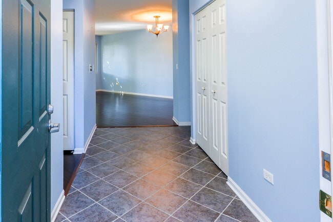Building Photo - 2973 Kentshire Cir