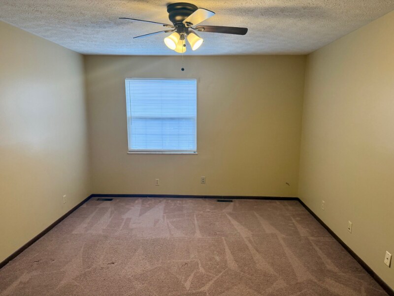 Building Photo - 1616 Spring Valley Dr