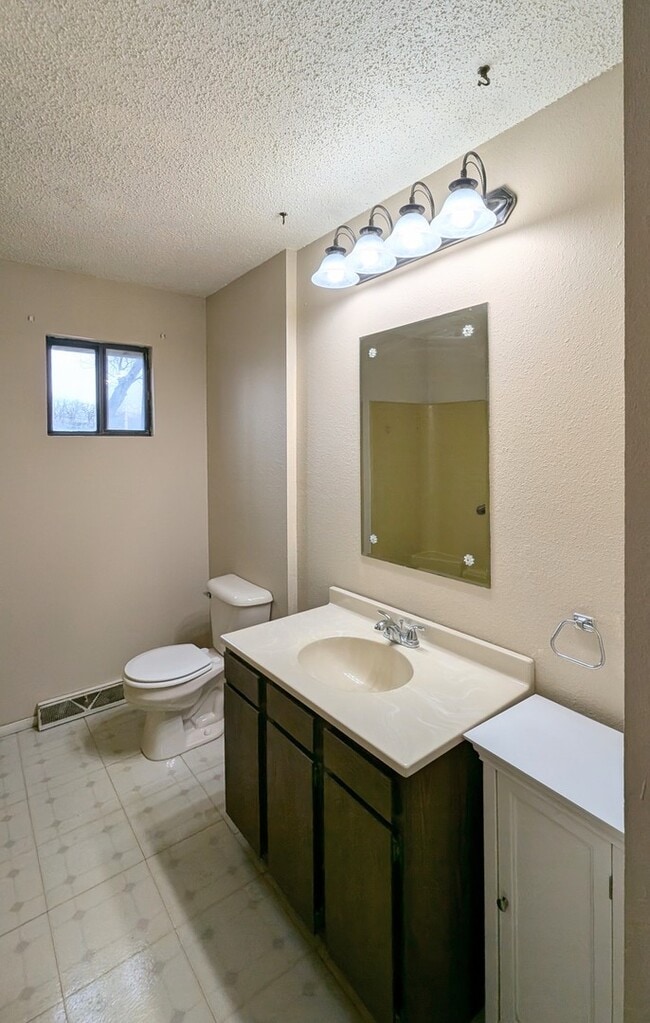 Building Photo - 1413 Kinsey Ave