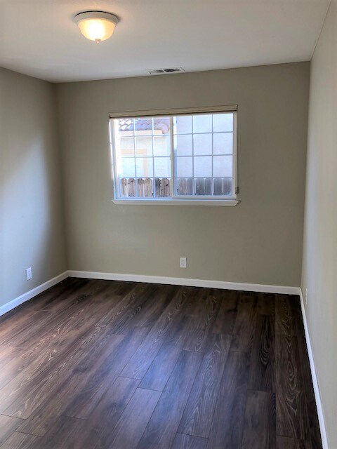 Building Photo - 2158 Robailey Dr