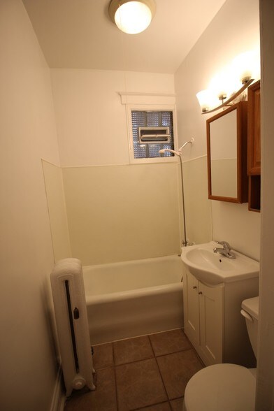 Building Photo - 3925 W Schubert Ave