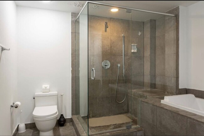 Building Photo - 501 Brickell Ave