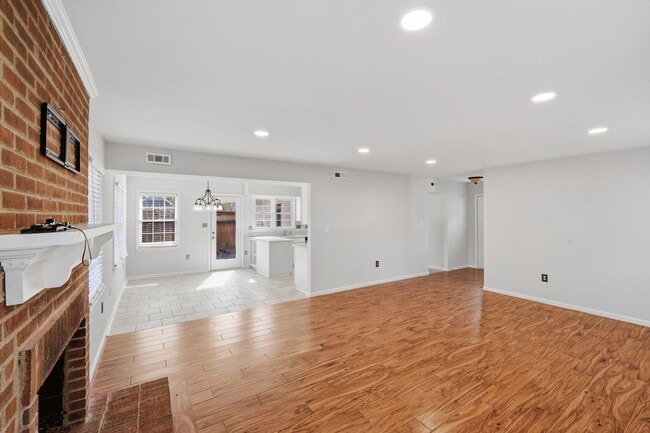 Building Photo - Don’t Miss This Beautiful 3BR Stone Orchard Home with Warm Wood Floors & Fireplace!