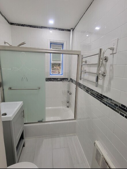 Building Photo - 22414 Kingsbury Ave