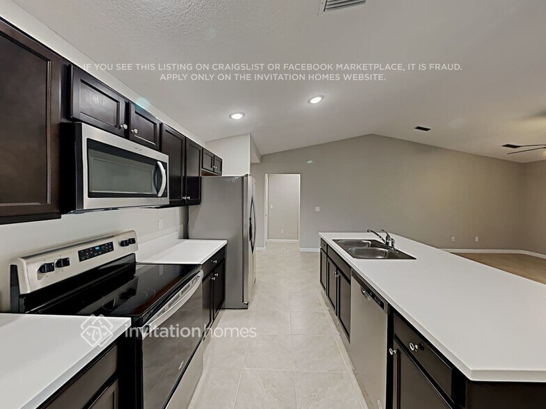 Building Photo - 2407 SE Melon Ct