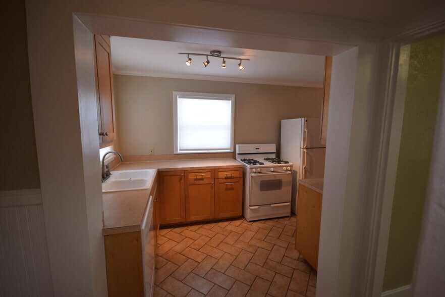 Large Kitchen - 1911 W 2nd St