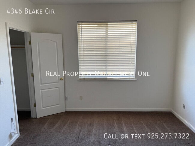 Building Photo - 4346 Blake Cir