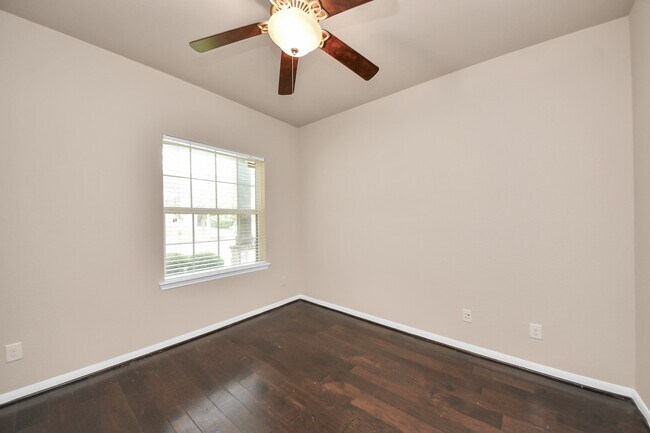 Building Photo - 7214 Baitland Dr