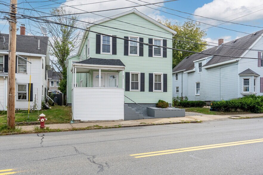 Building Photo - 666 Main St