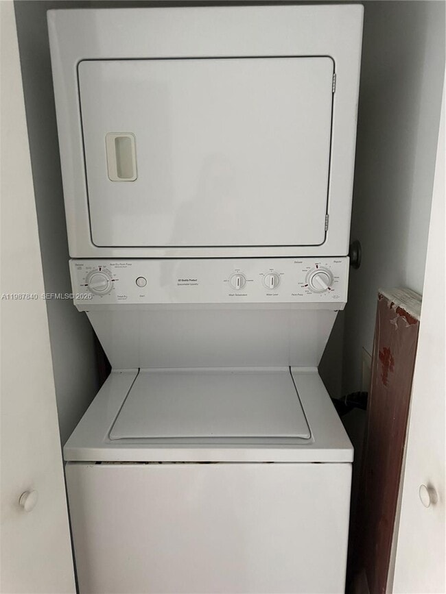 Building Photo - 690 SW 1st Ct