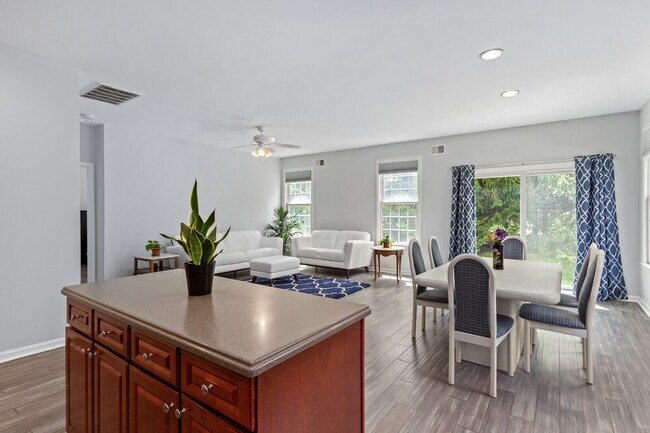 Building Photo - 33 Tallman Ln