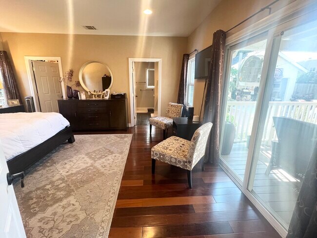 Master Suite - 6947 Jellico Ave