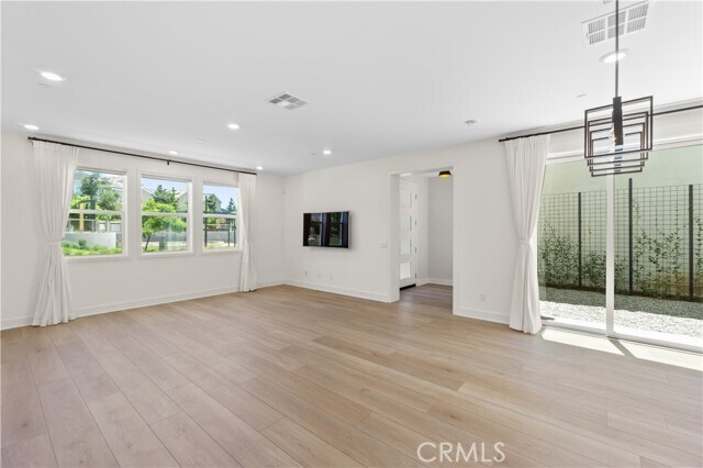 Building Photo - 156 Chorus