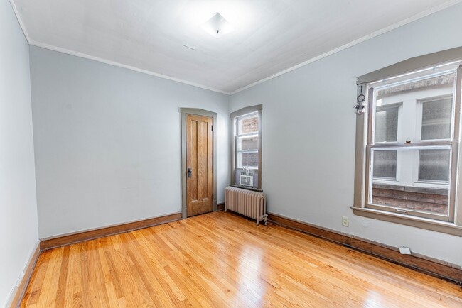 Building Photo - 1845 S Oak Park Ave