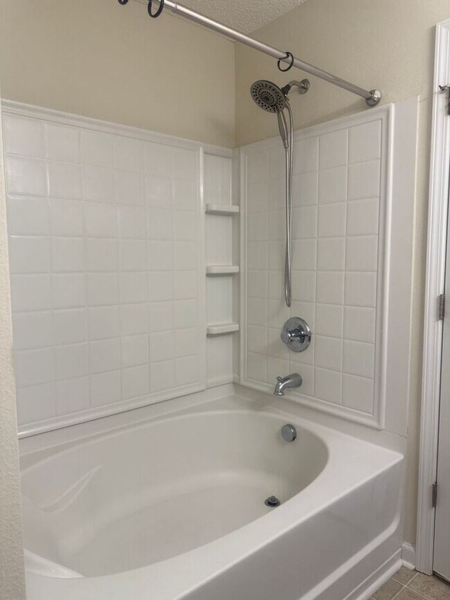 Building Photo - Lexington-Offering Self Guided Tour with R...