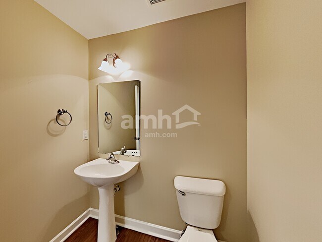 Building Photo - 982 Acadia Ct