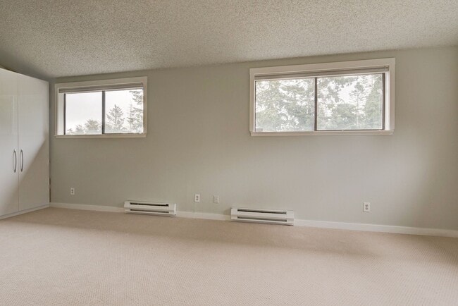 Building Photo - 3 Bedroom Condo on West Beach Bluffs **$500 of the first months rent**