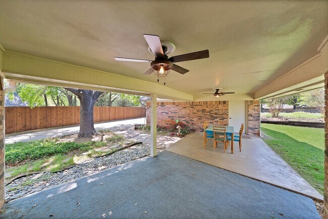 Building Photo - 2812 Whisperwood Trail