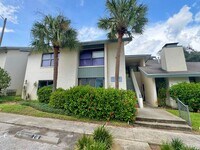 Building Photo - Ground Floor Condo - Park Lake