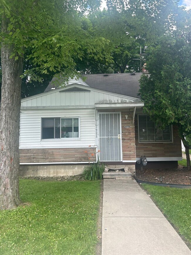 Primary Photo - Charming 3-bedroom