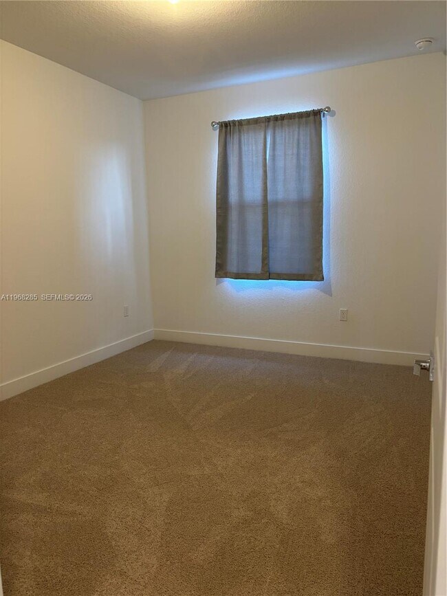 Building Photo - 146 SW 170th Ave