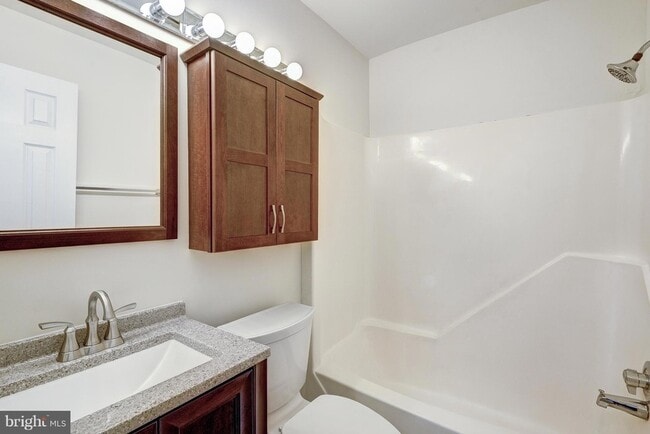 Building Photo - 1502 Farsta Ct