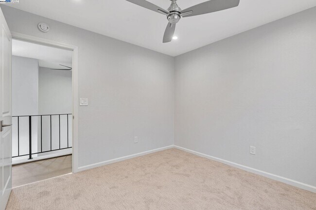 Building Photo - 390 Grovewood Loop N