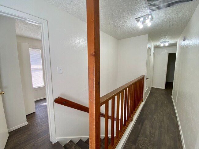 Building Photo - 407 E 30th St