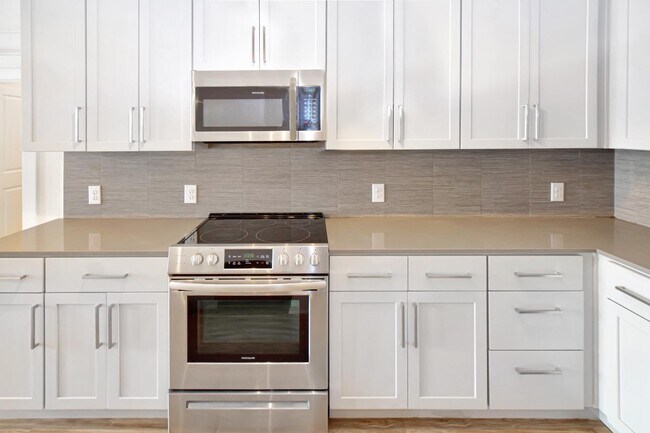 Building Photo - 650 E Brooklyn Vlg Ave