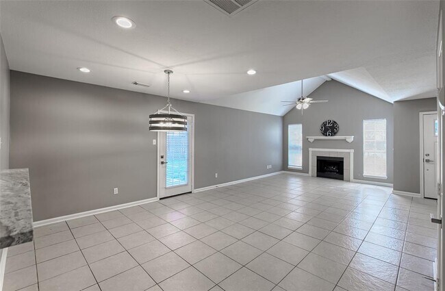 Building Photo - 3607 Hampstead Ct
