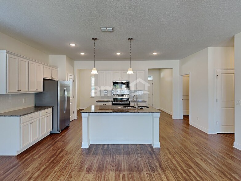Building Photo - 1306 Celery Ave