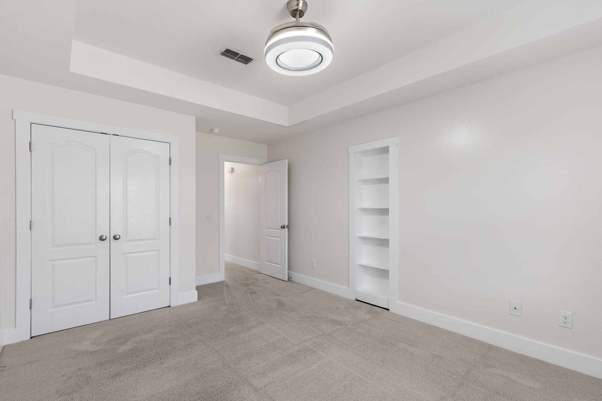 Building Photo - 1735 Woodridge Dr