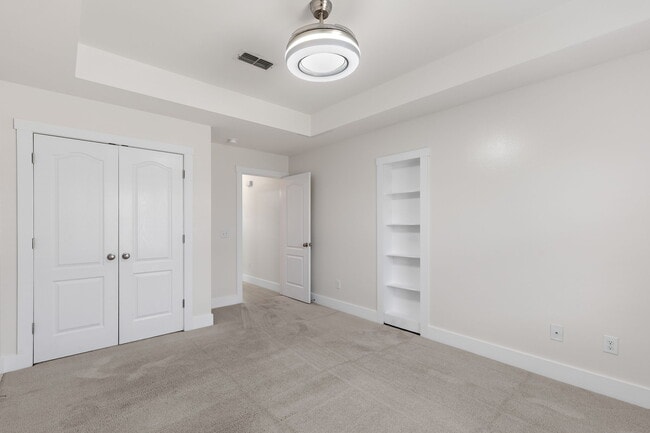 Building Photo - 1735 Woodridge Dr